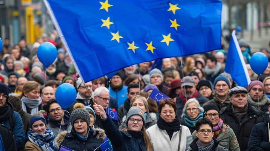 Ευρωβαρόμετρο: οι Ευρωπαίοι θέλουν μια κοινωνική Ευρώπη 