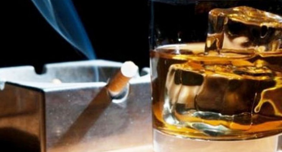 Τσιγάρο και αλκοόλ: Οι βλαβερές συνήθειες που «κλέβουν» χρόνια