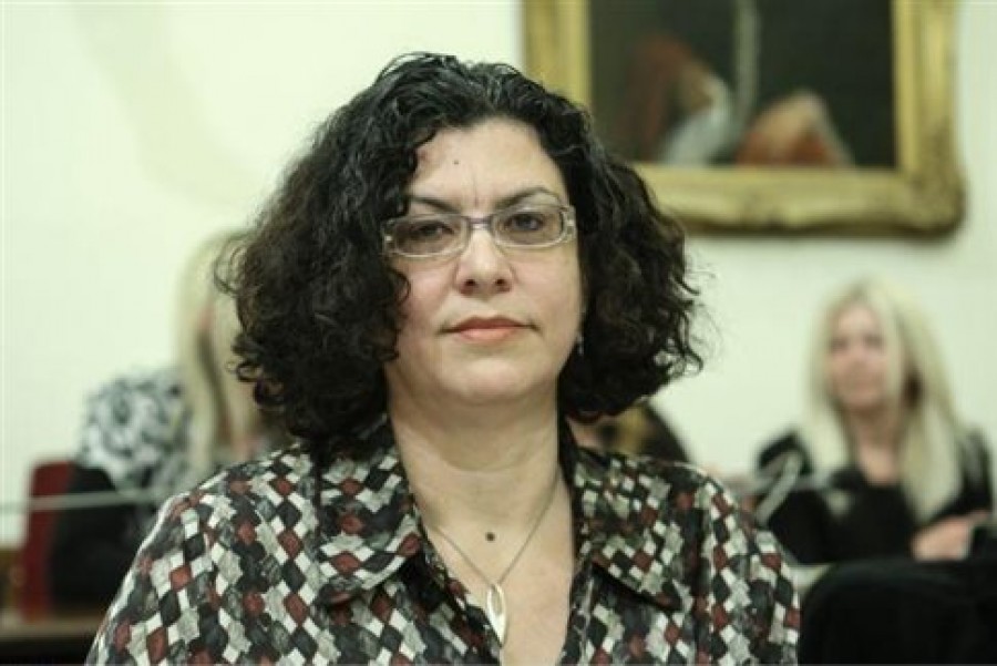 Μαρία Καραμεσίνη