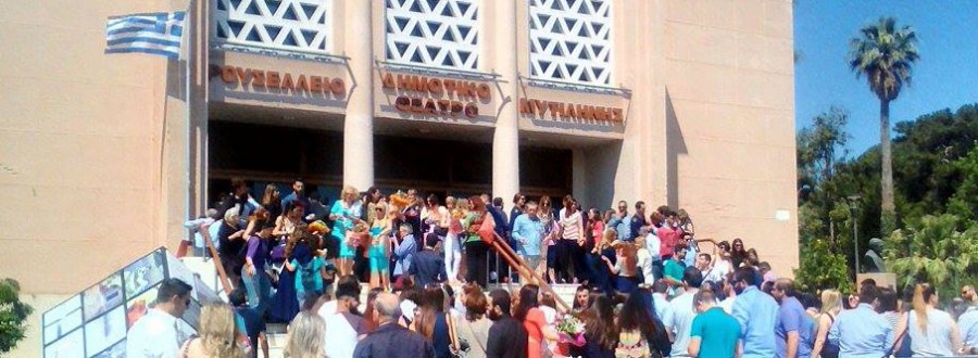 Πλήθος αποφοίτων στο Δημοτικό Θέατρο της πόλης μας