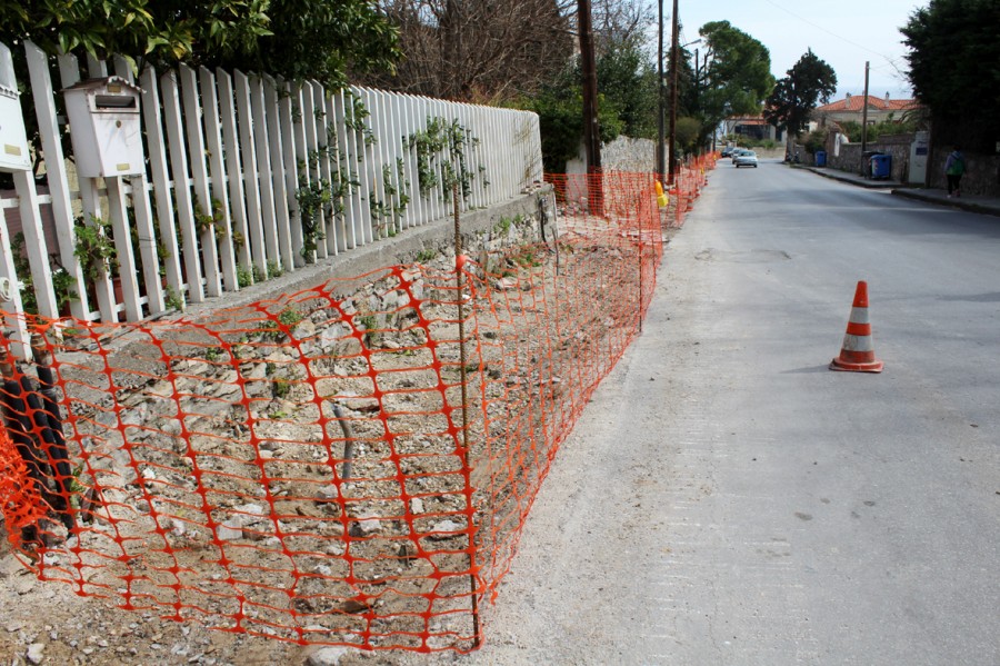 Η αναμόρφωση των πεζοδρομίων στη Σουράδα
