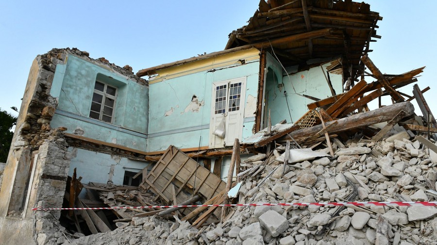 Κλιμάκια στο σεισμόπληκτο νησί 
