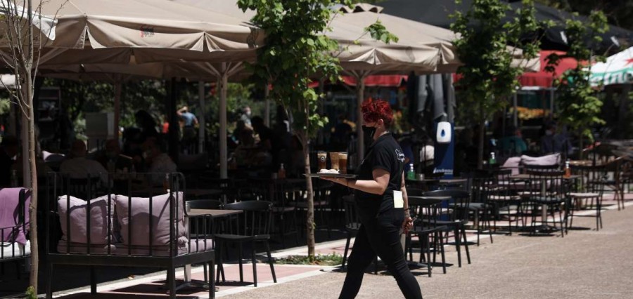 Ενισχύονται τουρισμός & εστίαση