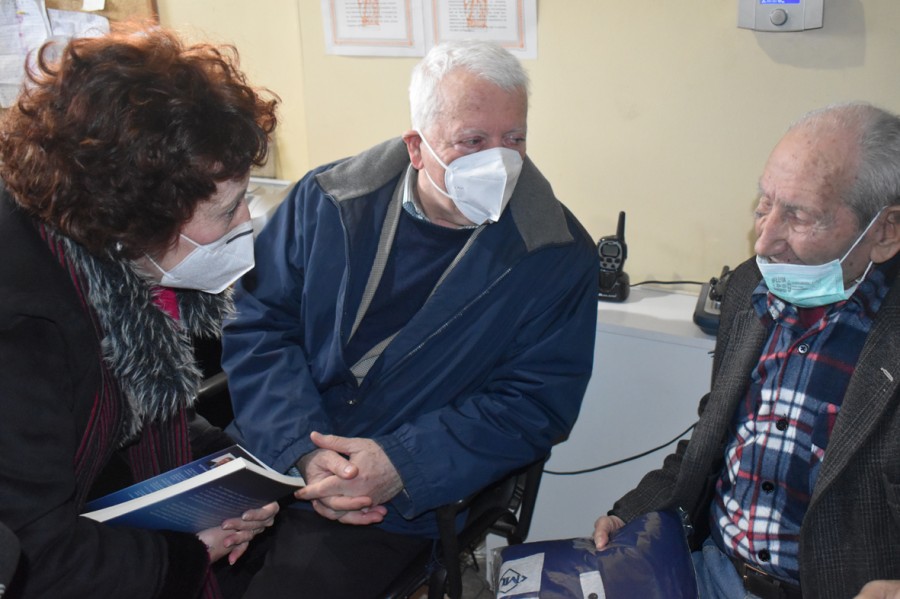 Γιάννης Καραγεωργίου      