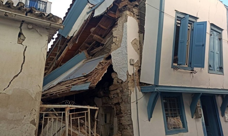 Εκταμίευση από τους σεισμόπληκτους της Βρίσας      