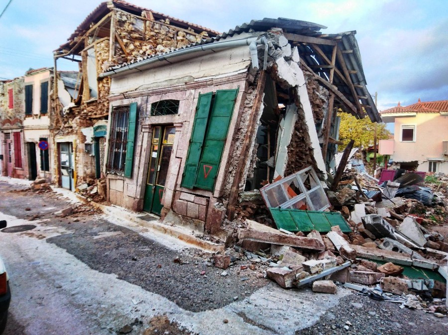 Από την σεισμόπληκτη Βρίσα   