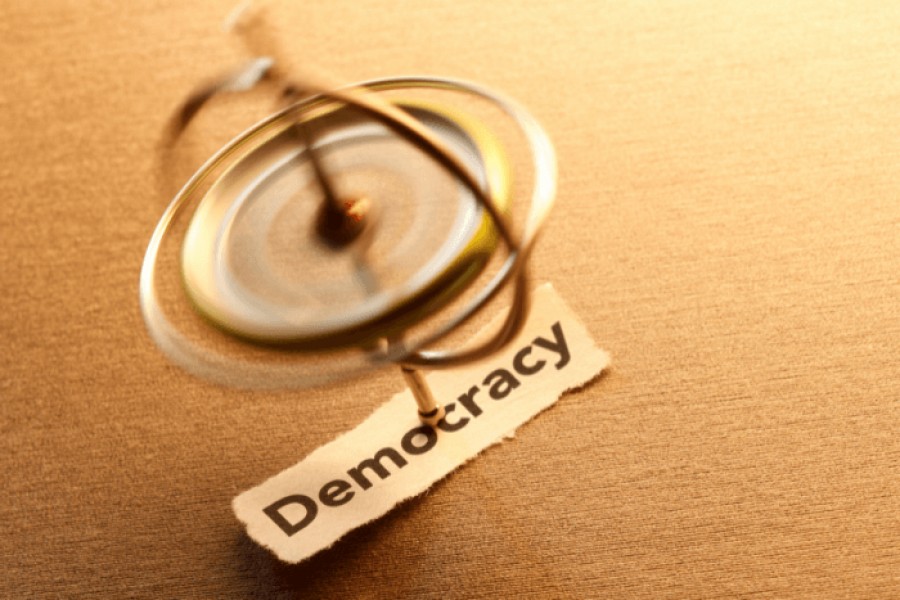 Δημοκρατία, καθορισμός & υπέρβαση ορίων