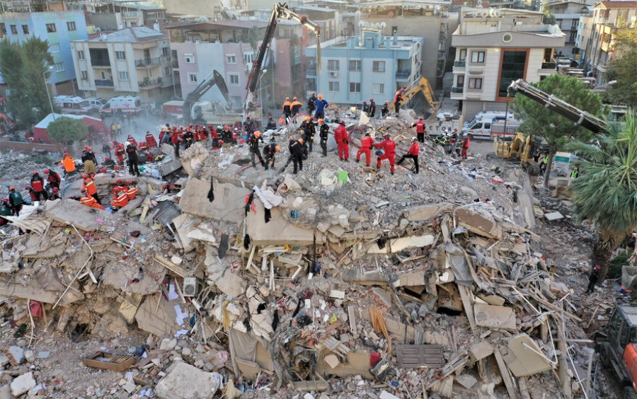 Σεισμός στην Τουρκία: η τακτική των ηγεσιών & των πολιτών