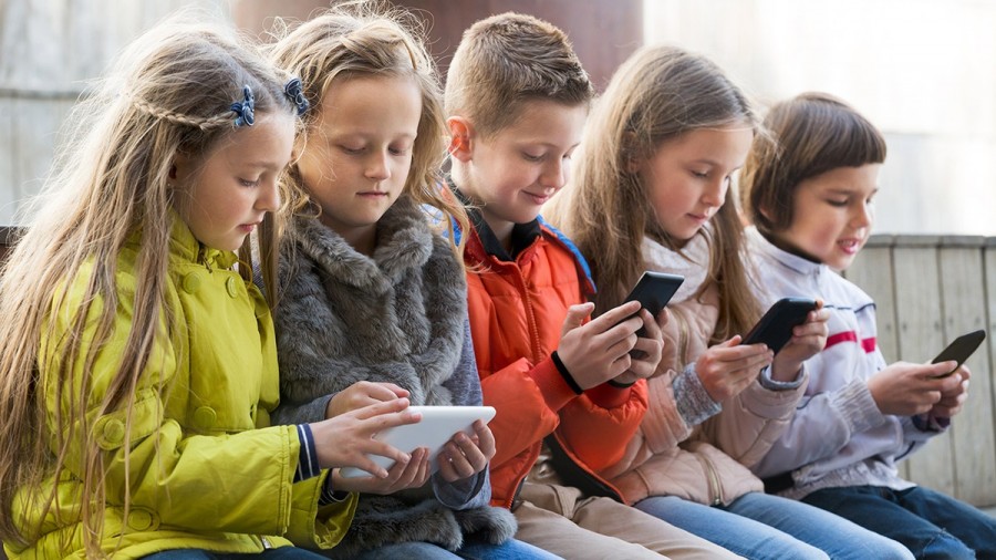 Πώς τα smartphones & τα iPads βλάπτουν την υγεία των παιδιών 