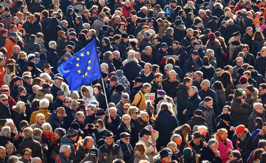Η δημοκρατία, ο διεθνισμός & η επιλεκτική ευαισθησία