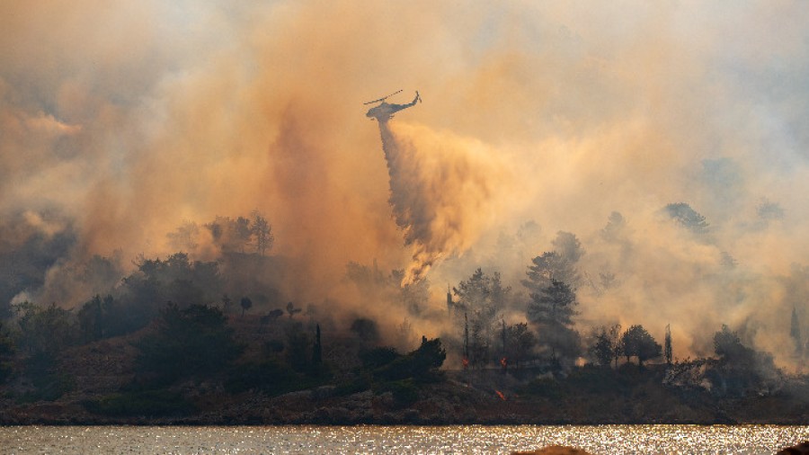 Παρά τις ισχυρές δυνάμεις της Πυροσβεστικής