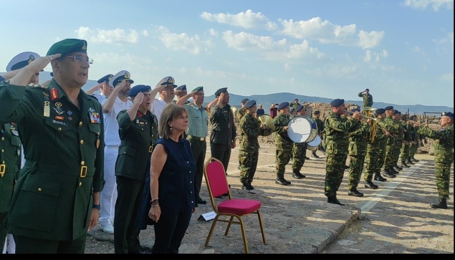 Με επισημότητα η έπαρση της σημαίας στο κάστρο Μήθυμνας