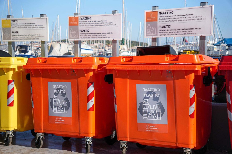 Στις «γωνιές ανακύκλωσης»