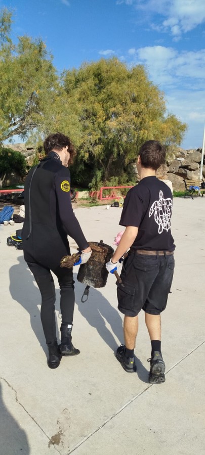 Στο λιμανάκι της Βαρειάς από τη Φοιτητική Καταδυτική Ομάδα του Παν. Αιγαίου