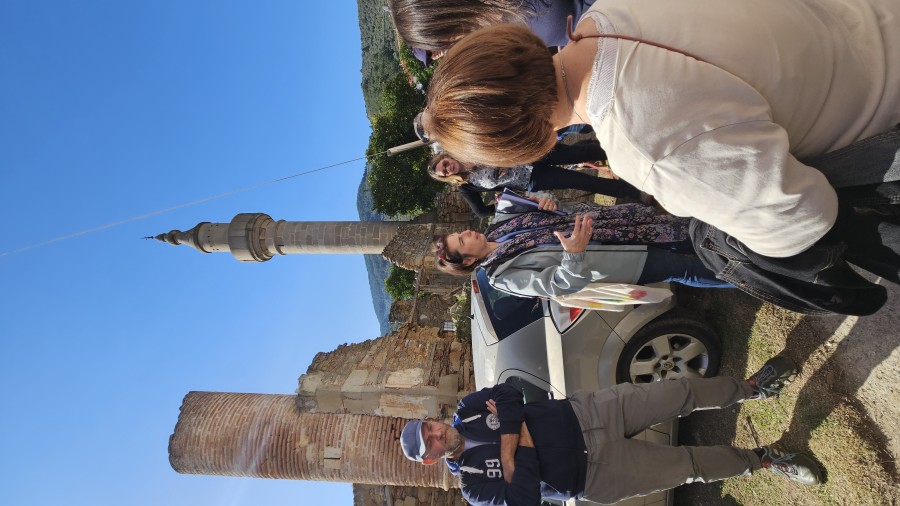 Πίσω από κάθε πόρτα και μία Ιστορία... 