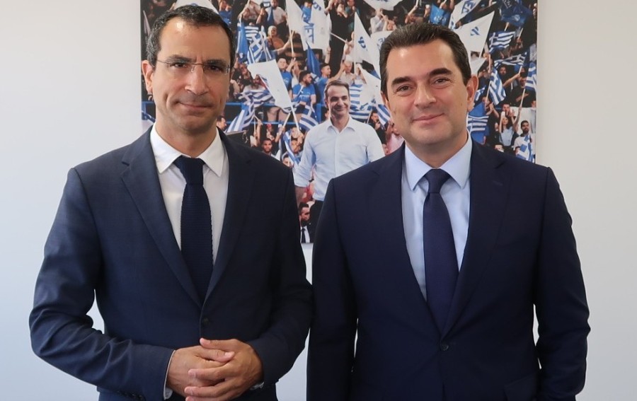 Ο Ι. Πιπίνης συναντά τον Κ. Σκρέκα 