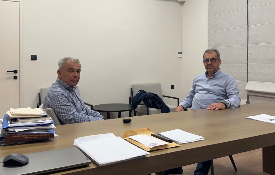 Ο Π. Κατσαβέλης στον Ε. Μυρσινιά