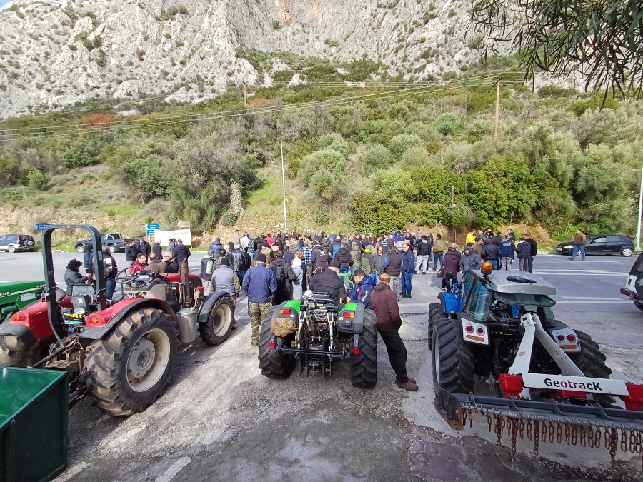 Μπλόκο στη Λάρσο πριν τον διάλογο