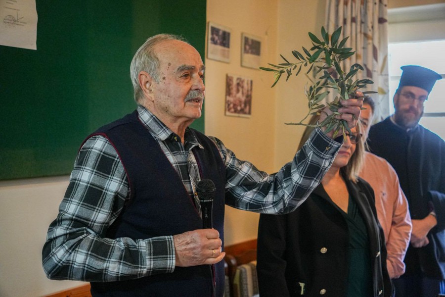 Ευχές στην οικογένεια του ΚΑΠΗ Μυτιλήνης