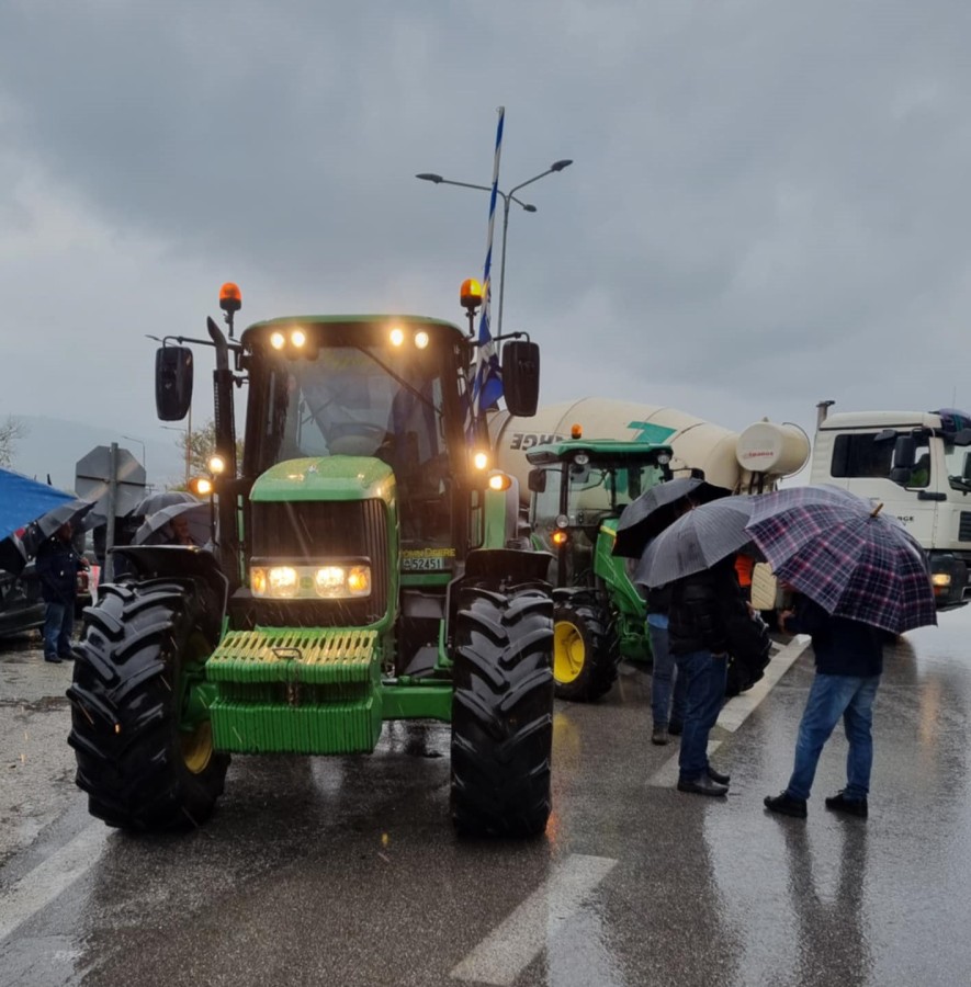 Οι αγρότες διαμηνύουν