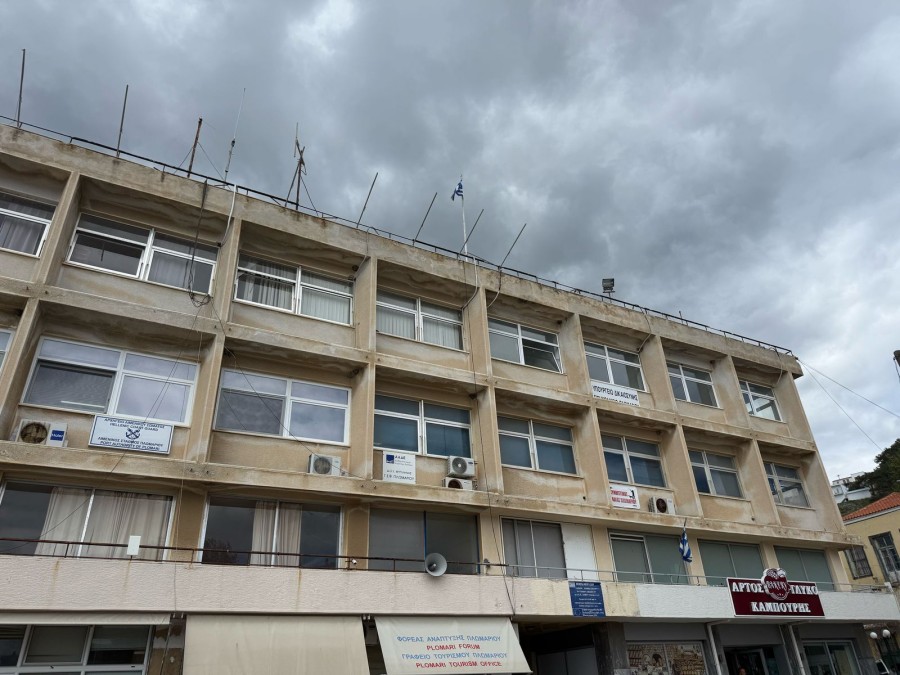 Υπογραφή συμβάσεων για το Πλωμάρι