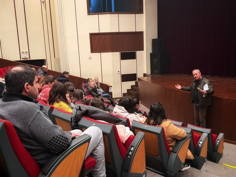 Μέλη της δημοτικής ορχήστρας νέων 