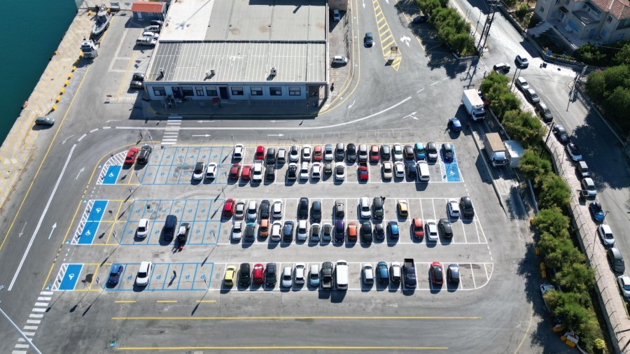 Στο λιμάνι & σε κεντρικά σημεία της πόλης