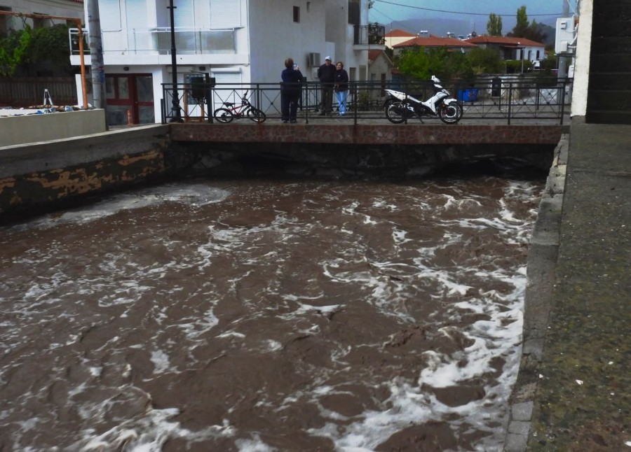 Βροχόπτωση σε Ερεσό και Μεσότοπο