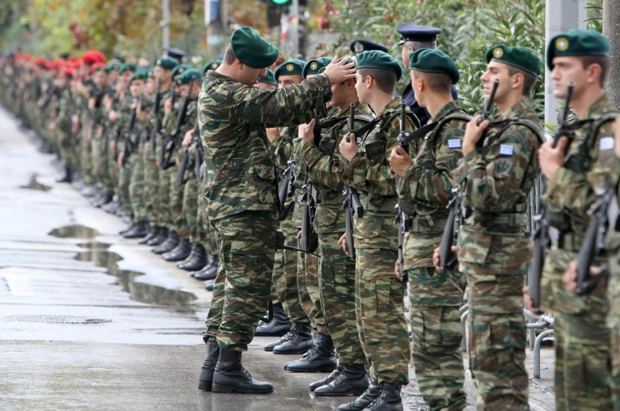 Σε στρατιωτικούς στο Αιγαίο