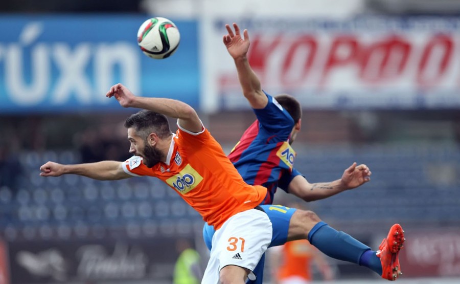 ΜΕ ΑΛΛΟ ΠΡΟΣΩΠΟ ΣΤΑ ΧΑΝΙΑ 