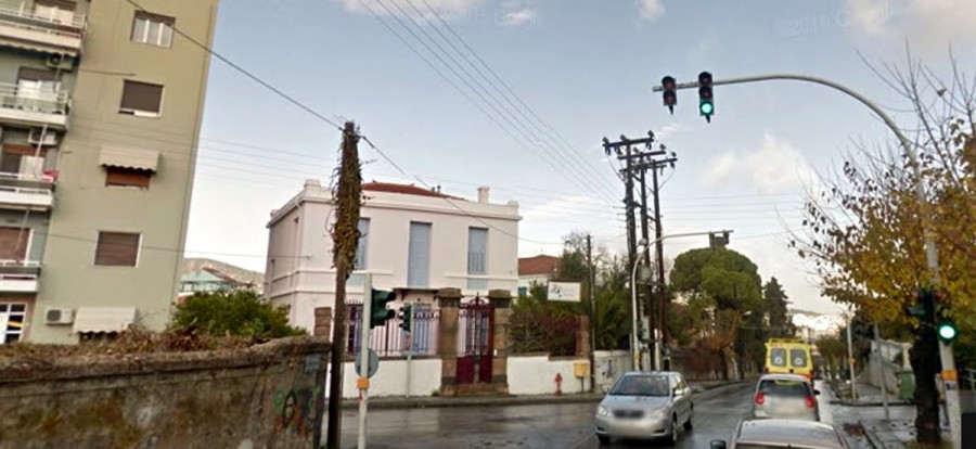 Το πρώτο φανάρι προς Νεομάρτυρος Θεοδώρου 