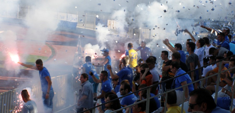 ΜΕ ΚΟΣΜΟ ΣΤΟ ΝΤΕΡΜΠΙ