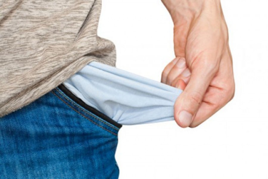 Αδειάζουν οι τσέπες