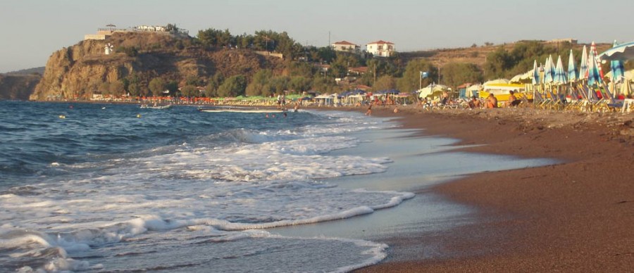 Παρά τη ρύπανση από το προσφυγικό (παραλία Ανάξου)