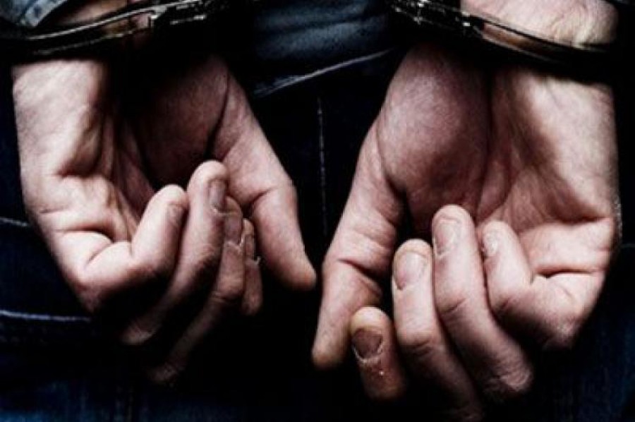 ψευδή στοιχεία, επιδεικνύοντας ιταλική ταυτότητα