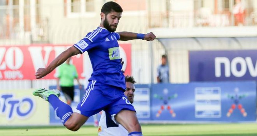 ΠΑΛΕΥΕΙ ΝΑ ΚΡΑΤΗΣΕΙ ΚΑΛΤΣΑ