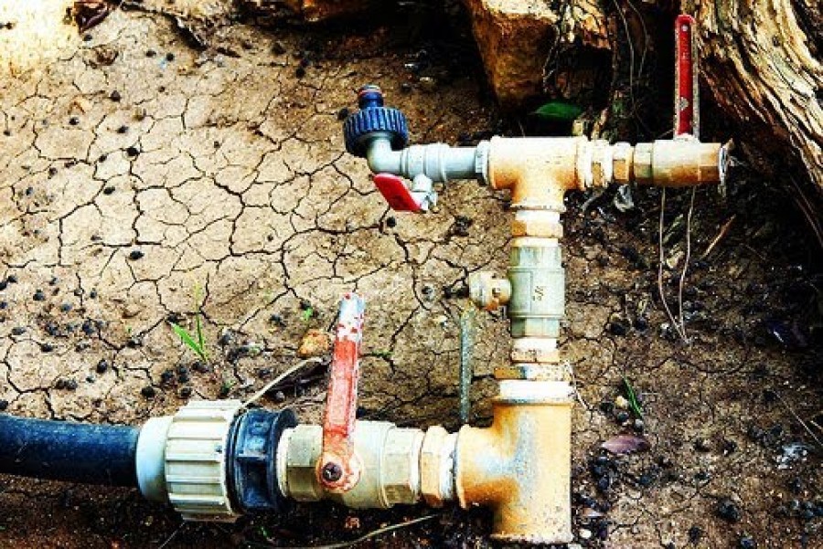 Παράνομες συνδέσεις στο δίκτυο της ΔΕΥΑΛ