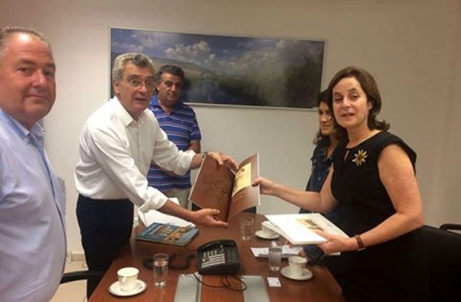 Συνάντηση με πρέσβειρα του Ισραήλ