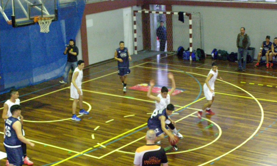 ΟΜΟΡΦΟ ΘΕΑΜΑ ΚΑΙ ΡΟΖ ΦΥΛΛΟ ΣΤΟ ΝΗΜΑ 