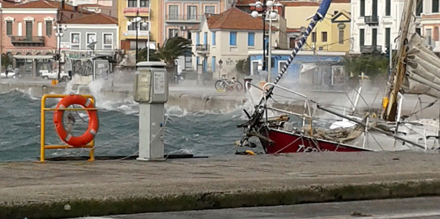Θυελλώδεις βόρειους ανέμους εντάσεως 6 7 μποφόρ