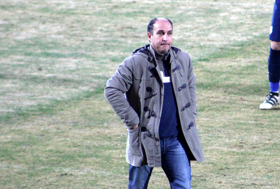 ΣΥΝΕΧΙΖΕΙ ΜΕ ΓΑΒΑΛΑ ΣΤΟΝ ΠΑΓΚΟ