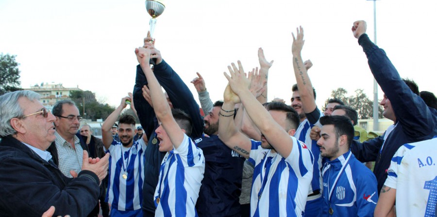 ΠΟΙΟΣ ΘΑ ΣΗΚΩΣΕΙ ΤΗΝ ΚΟΥΠΑ;