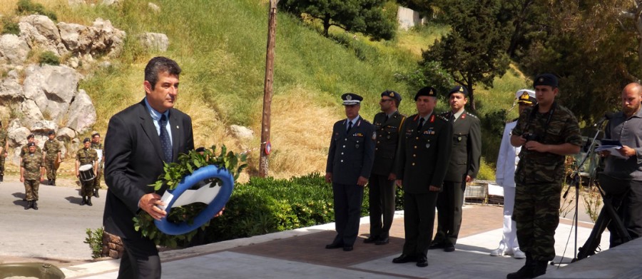 Ο Αντιδήμαρχος Οικονομικών Παναγιώτης Τσουπής κατέθεσε στεφάνι