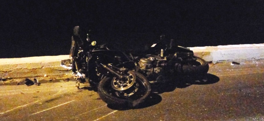 μοτοσικλέτα με δυο αναβάτες συγκρούστηκε με ΙΧ