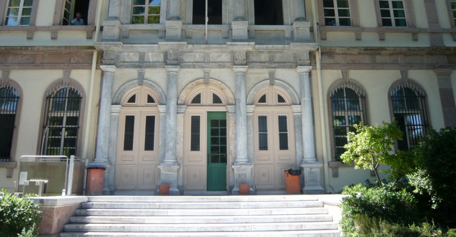 Στον 55χρονο που βίαζε τις δύο κόρες του