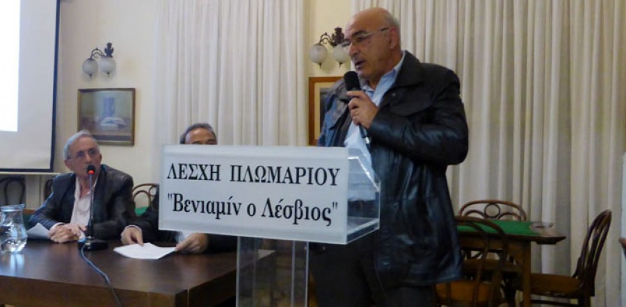 Aναθηματική πλάκα στο Πλωμάρι με τα ονόματα των 210 εθελοντών στρατιωτών της Λεσβιακής Φάλαγγας