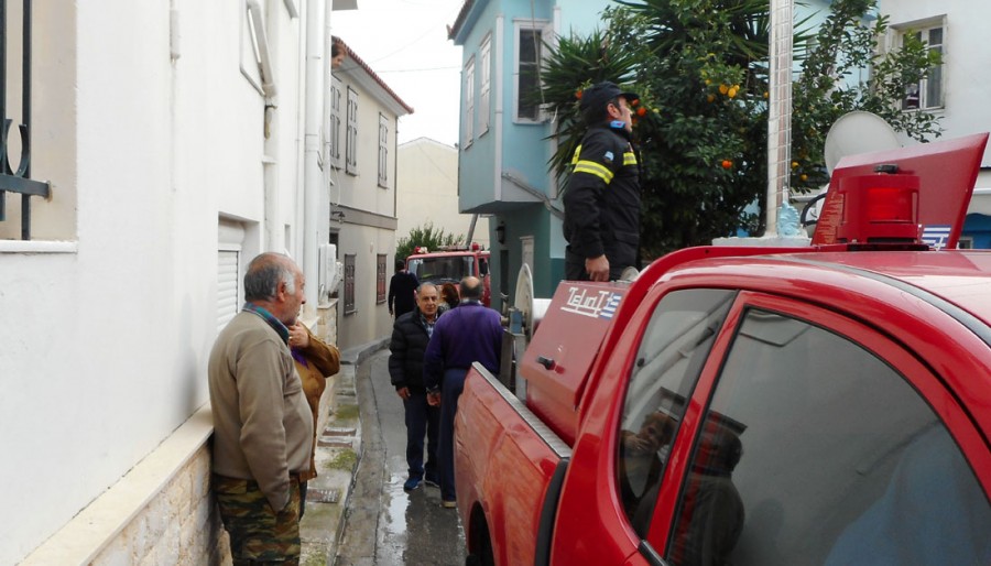 Στο φλεγόμενο σπίτι