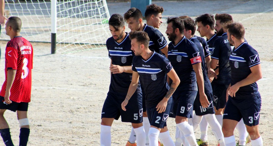 ΔΙΝΕΙ ΤΗΝ ΜΕΓΑΛΗ ΤΟΥ ΜΑΧΗ