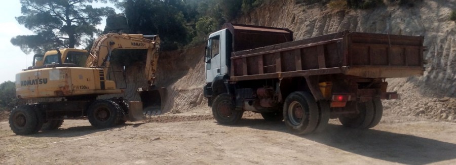 Συνεχίζεται η αποκομιδή υλικών κατεδάφισης