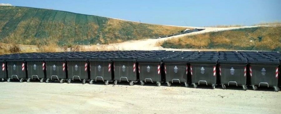 Τροχήλατοι μεταλλικοί και πλαστικοί κάδοι απορριμμάτων με ποδομοχλό